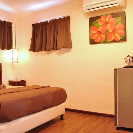 Bemo Corner Guest House Kuta Lombok Habitación foto